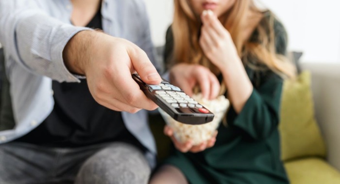 NMHH: kiderült, hogy mire panaszkodnak a legtöbben, ha tévézésről van szó