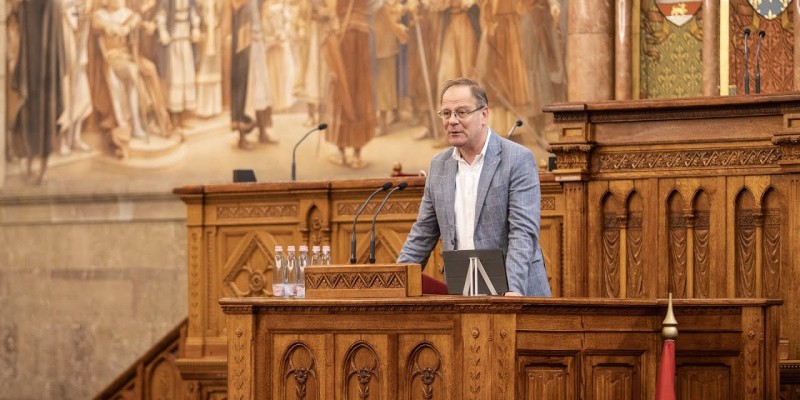 Dr. Navracsics Tibor – Fejlesztéspolitika az információs társadalom szolgálatában